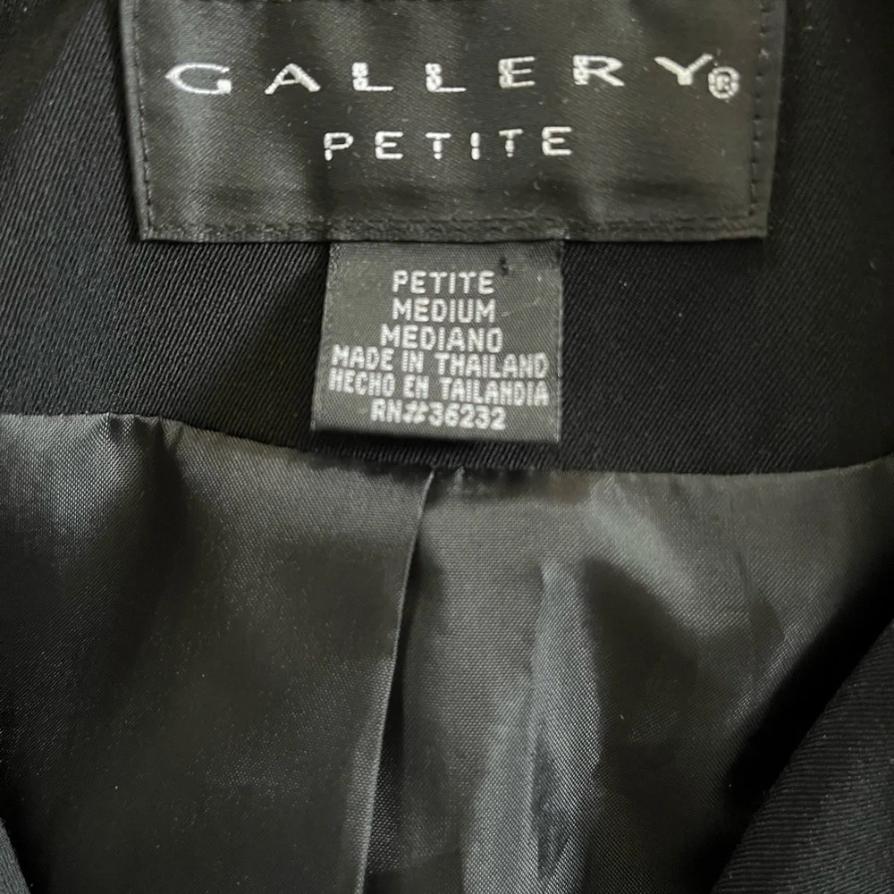 Gallery elegant black